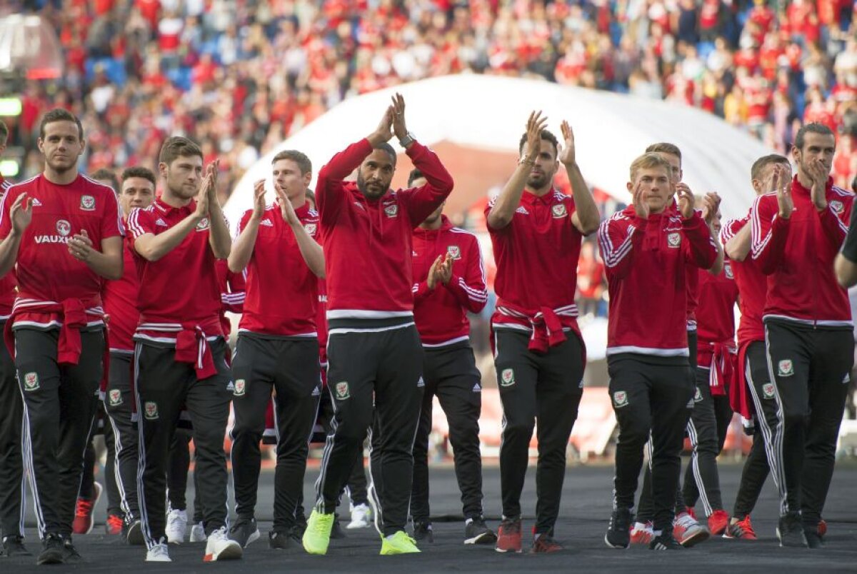 VIDEO + FOTO Nebunie la Cardiff » 200.000 de oameni au ieșit pe străzi pentru a-i întâmpina pe jucătorii Țării Galilor