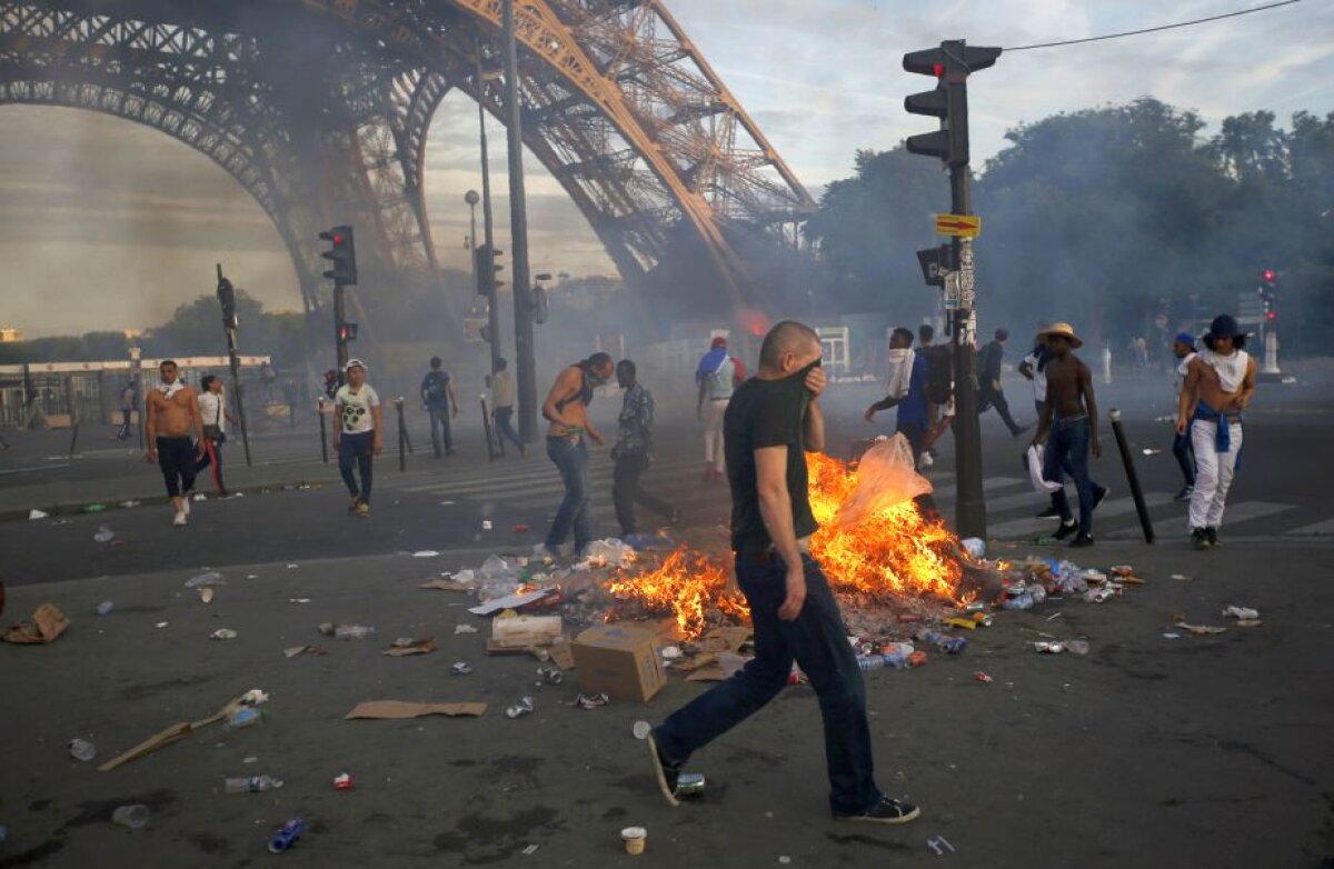 FOTO și VIDEO Incidente în apropierea fan-zone-ului de lângă Turnul Eiffel » Poliția a intervenit cu gaze lacrimogene