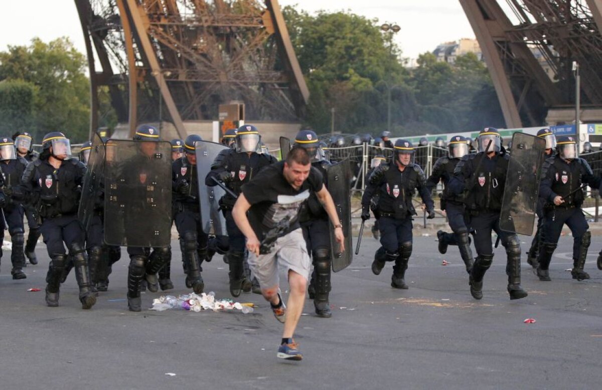 FOTO și VIDEO Incidente în apropierea fan-zone-ului de lângă Turnul Eiffel » Poliția a intervenit cu gaze lacrimogene