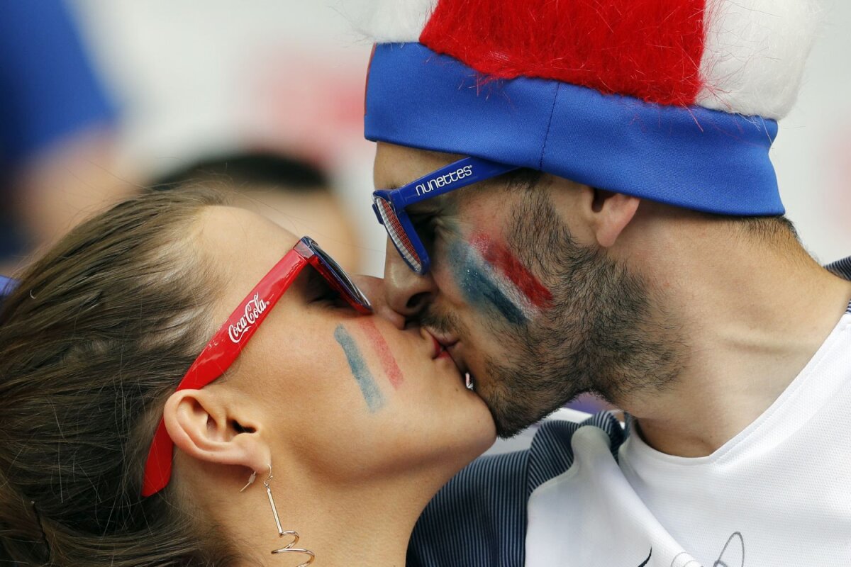 FOTO Pastel pentru titlu » Suporterii francezi și portughezi au creat o ambianță latină formidabilă la finala EURO 2016