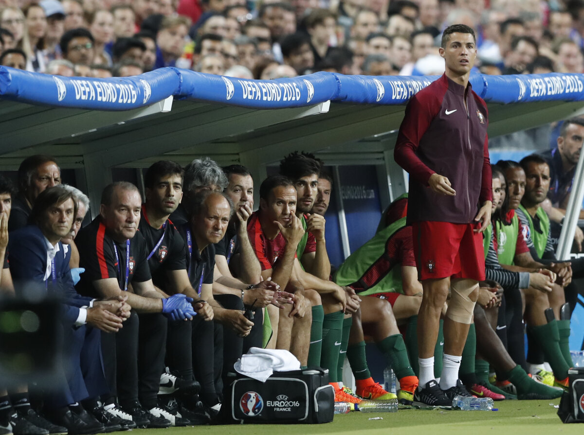 VIDEO + FOTO Un lider adevărat » Cristiano a oferit imagini memorabile de pe margine! 
