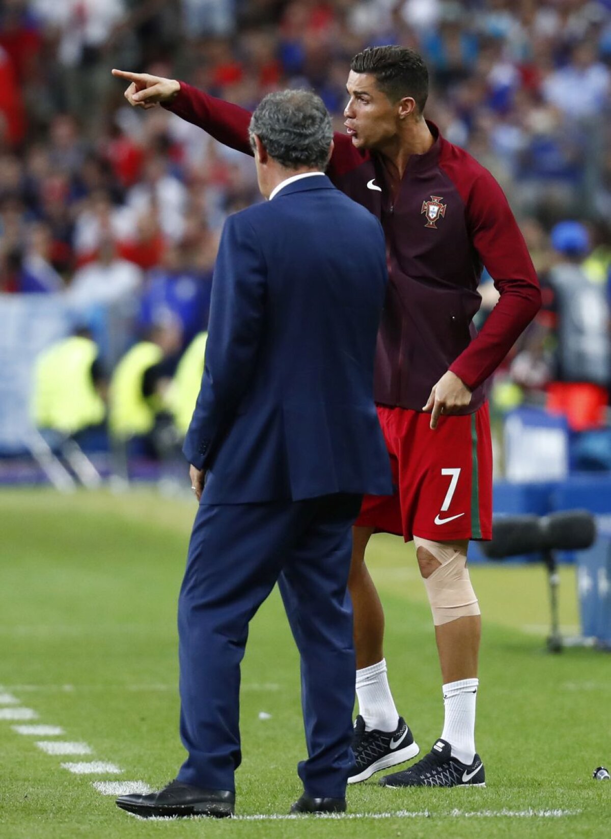 VIDEO + FOTO Un lider adevărat » Cristiano a oferit imagini memorabile de pe margine! 