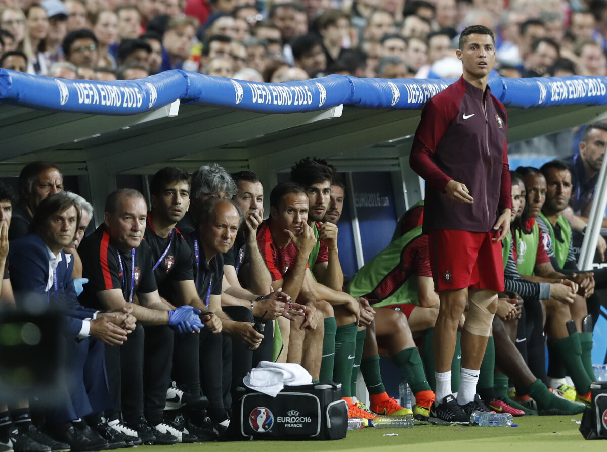 GALERIE FOTO Top 30 de fotografii din finala EURO 2016! Ronaldo în centrul atenției și când nu joacă!