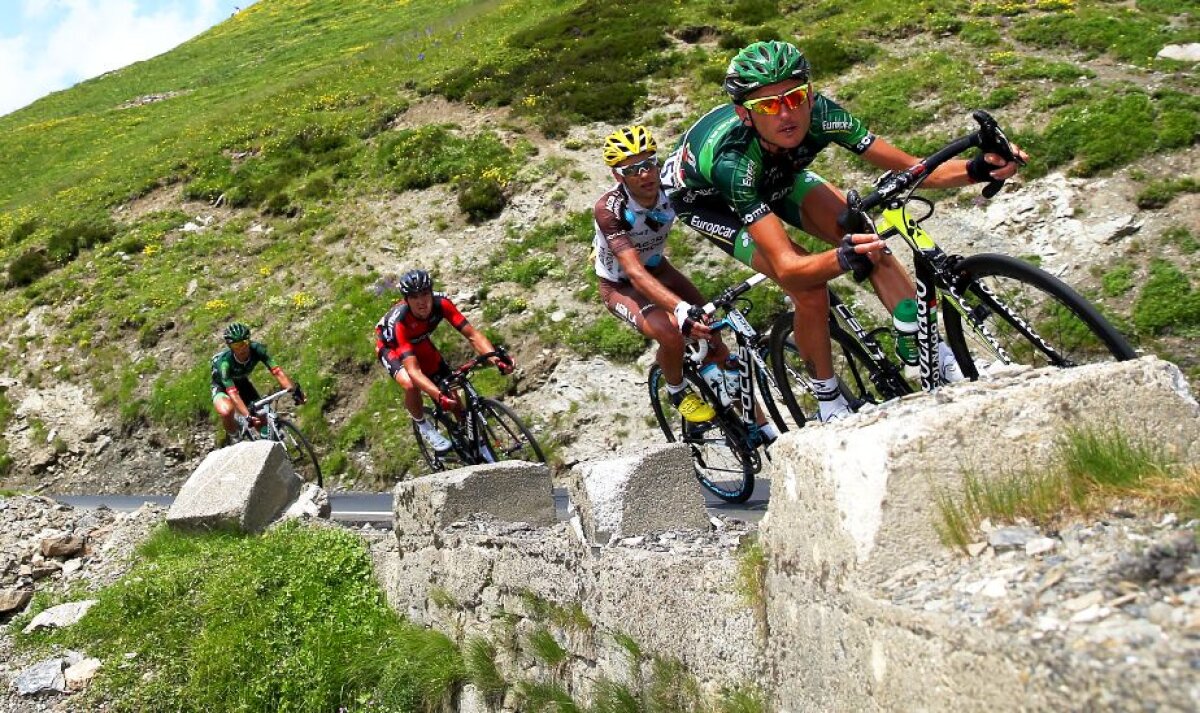 NEBUNIE CURATĂ! Ce viteză a atins pe coborâre un ciclist din Turul Franței