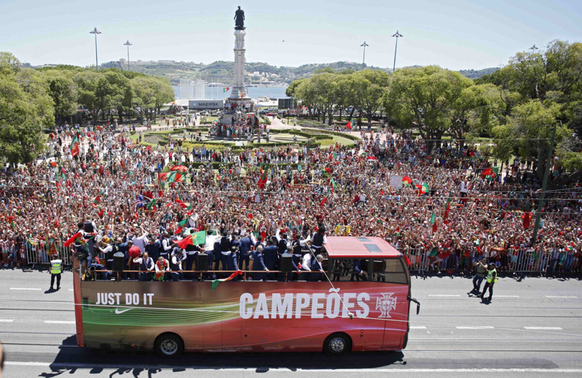 FOTO Festa do Portugal! Lusitanii au ajuns acasă cu trofeul și au dat startul la o mare sărbătoare națională
