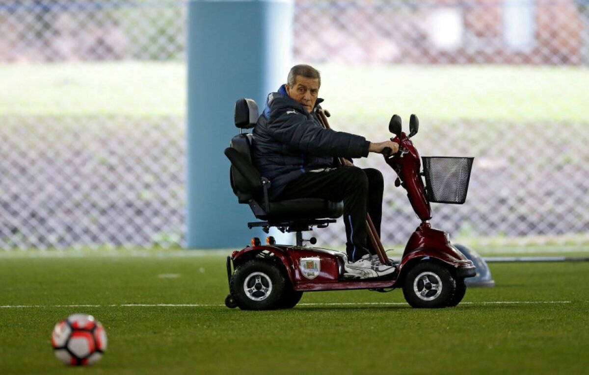 Tabarez riscă paralizia! Selecționerul Uruguayului suferă de sindromul Guillain-Barré, care îl obligă să se deplaseze în baston sau cu scuterul electric