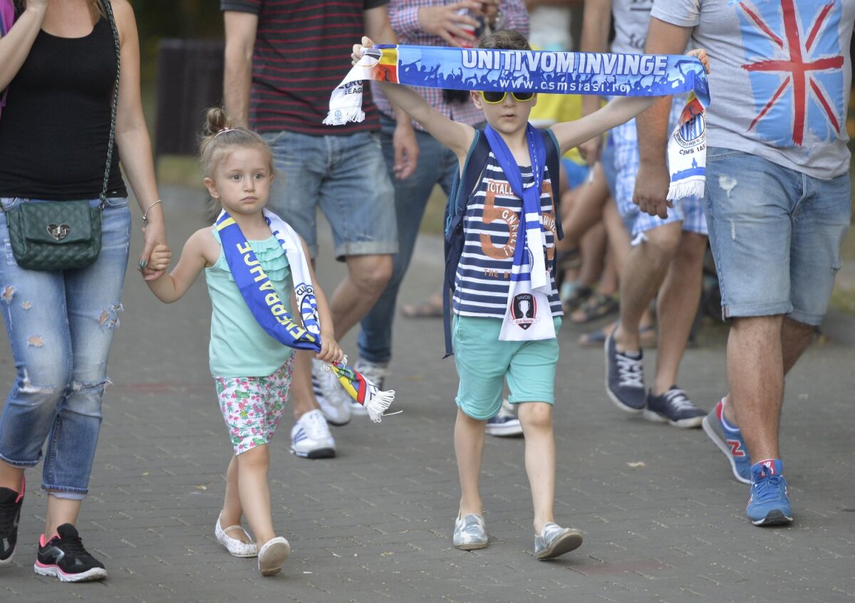 FOTO Torcida Iaşiului » Sărbătoare mare pentru moldoveni la meciul cu Hajduk: au făcut Copoul să cânte 