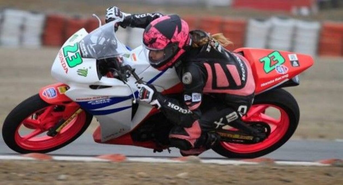 FOTO Cea mai sexy motociclistă sud-americană » Aida Martinez se face remarcată în cursele de Superbike