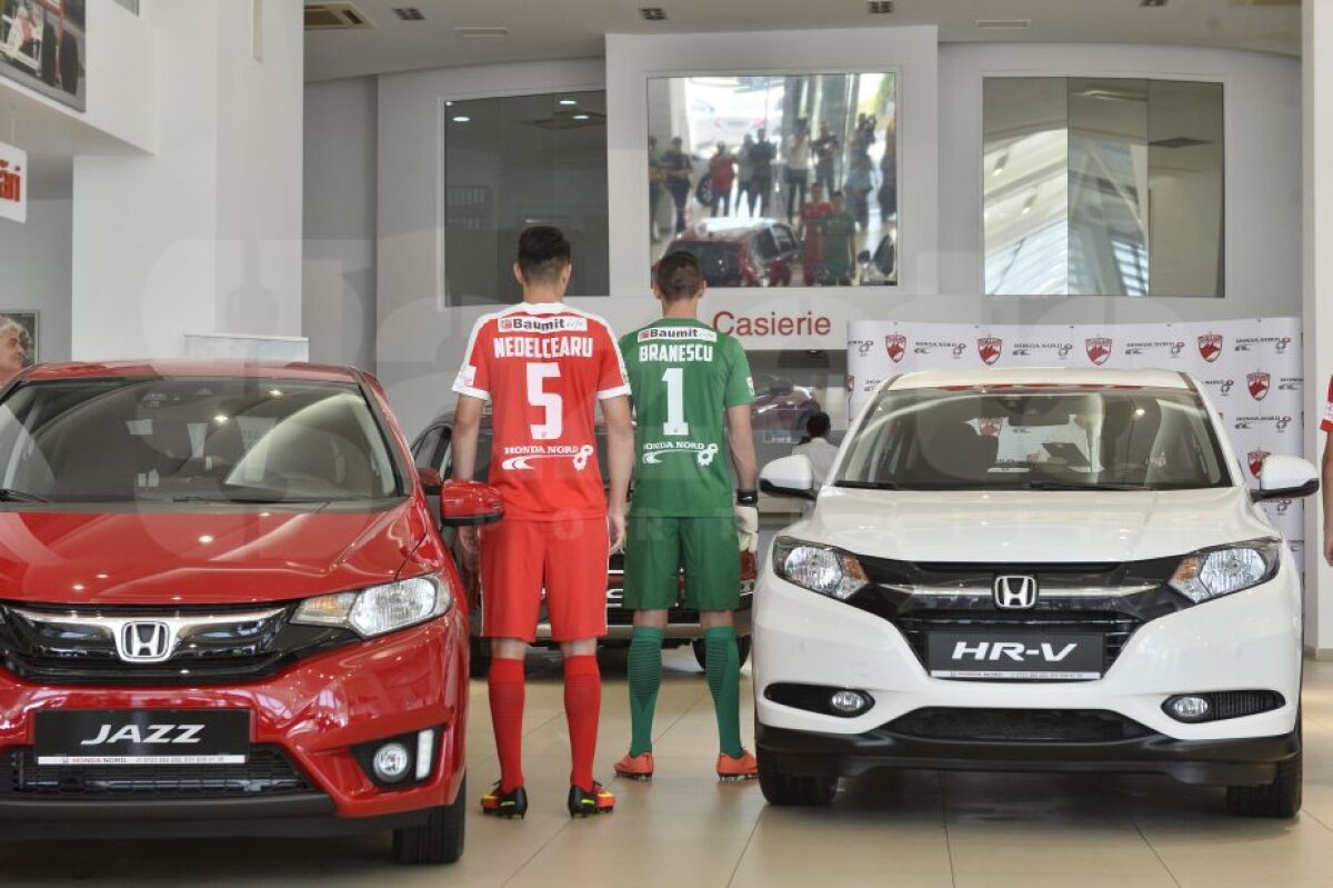 VIDEO + FOTO Dinamo are echipament după modelul Lewandowski » Cum arată tricourile prezentate azi