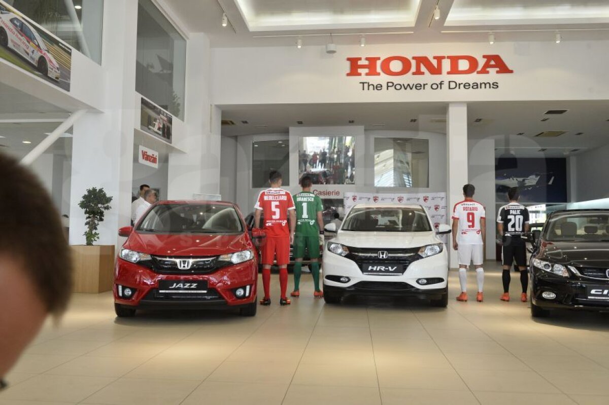 VIDEO + FOTO Dinamo are echipament după modelul Lewandowski » Cum arată tricourile prezentate azi