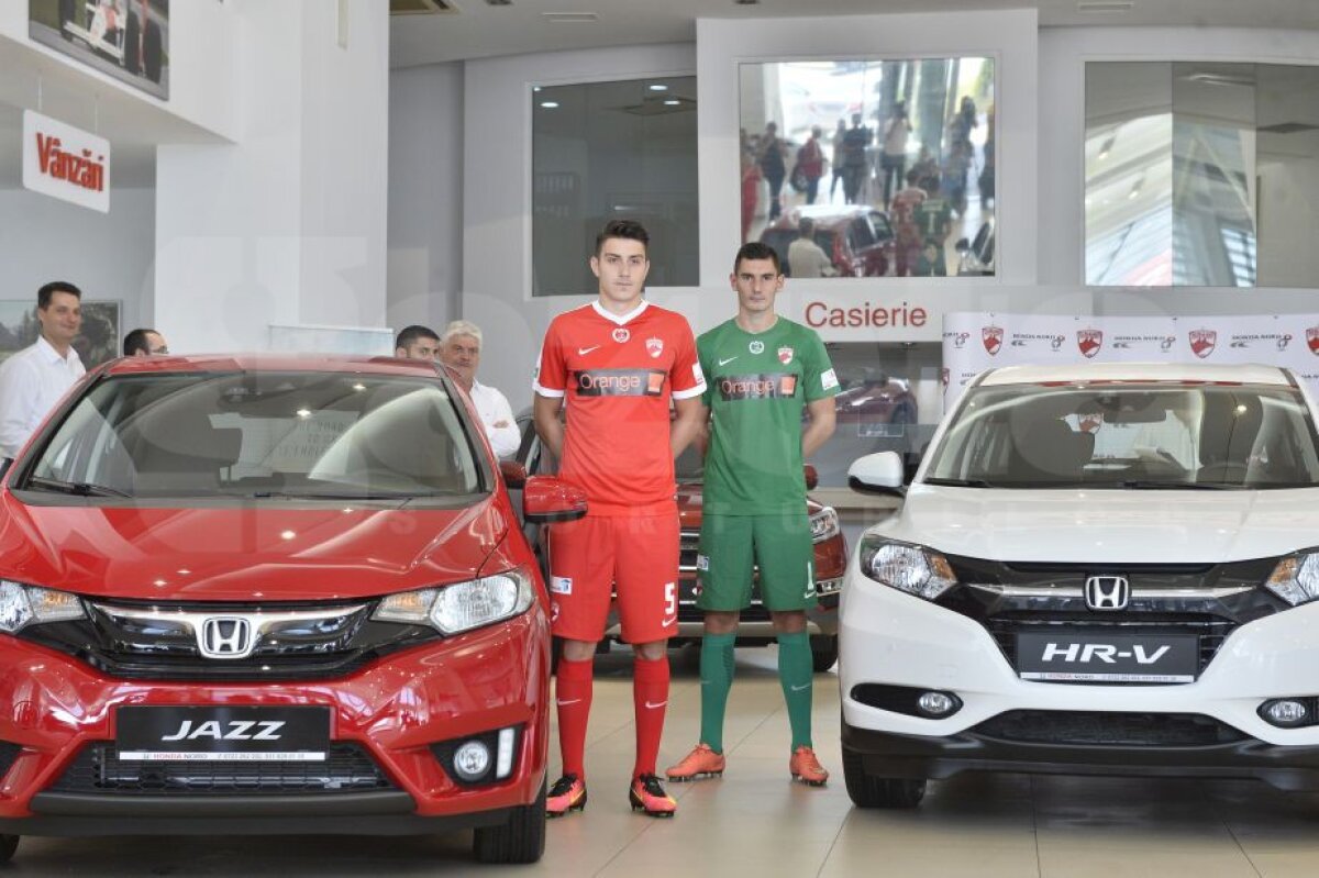 VIDEO + FOTO Dinamo are echipament după modelul Lewandowski » Cum arată tricourile prezentate azi