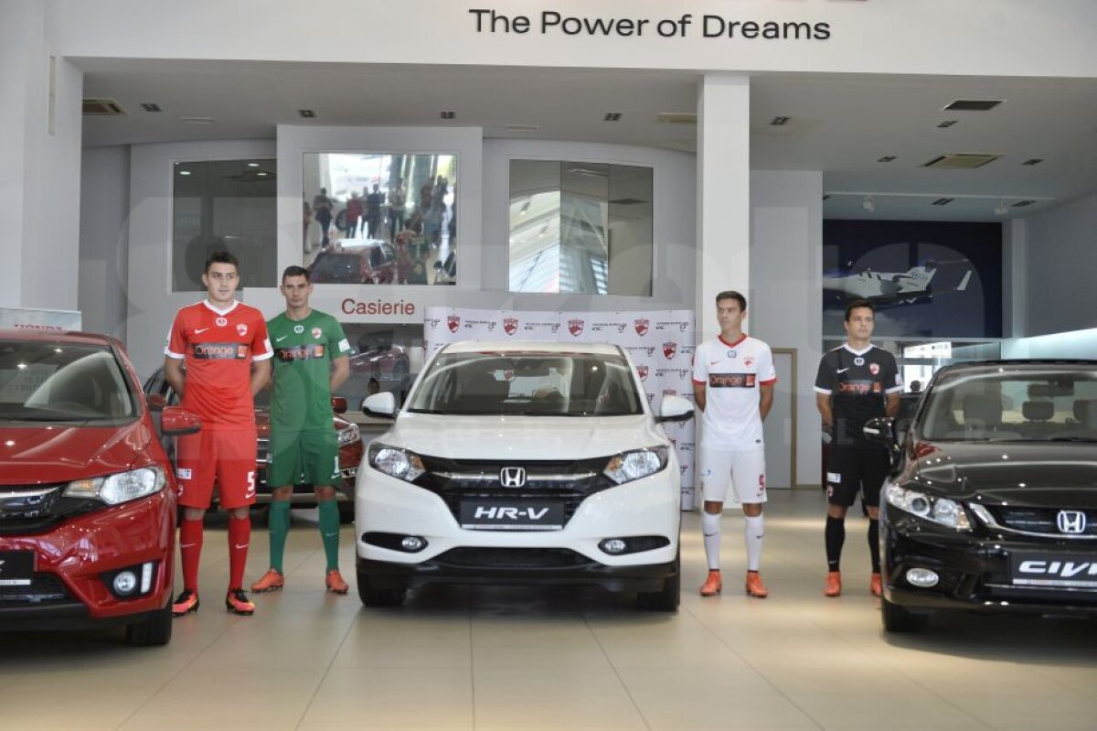 VIDEO + FOTO Dinamo are echipament după modelul Lewandowski » Cum arată tricourile prezentate azi