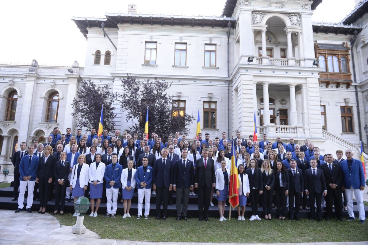 FOTO Întâlnire la fix » Klaus Iohannis i-a înmânat Cătălinei Ponor drapelul tricolor pentru Rio 2016