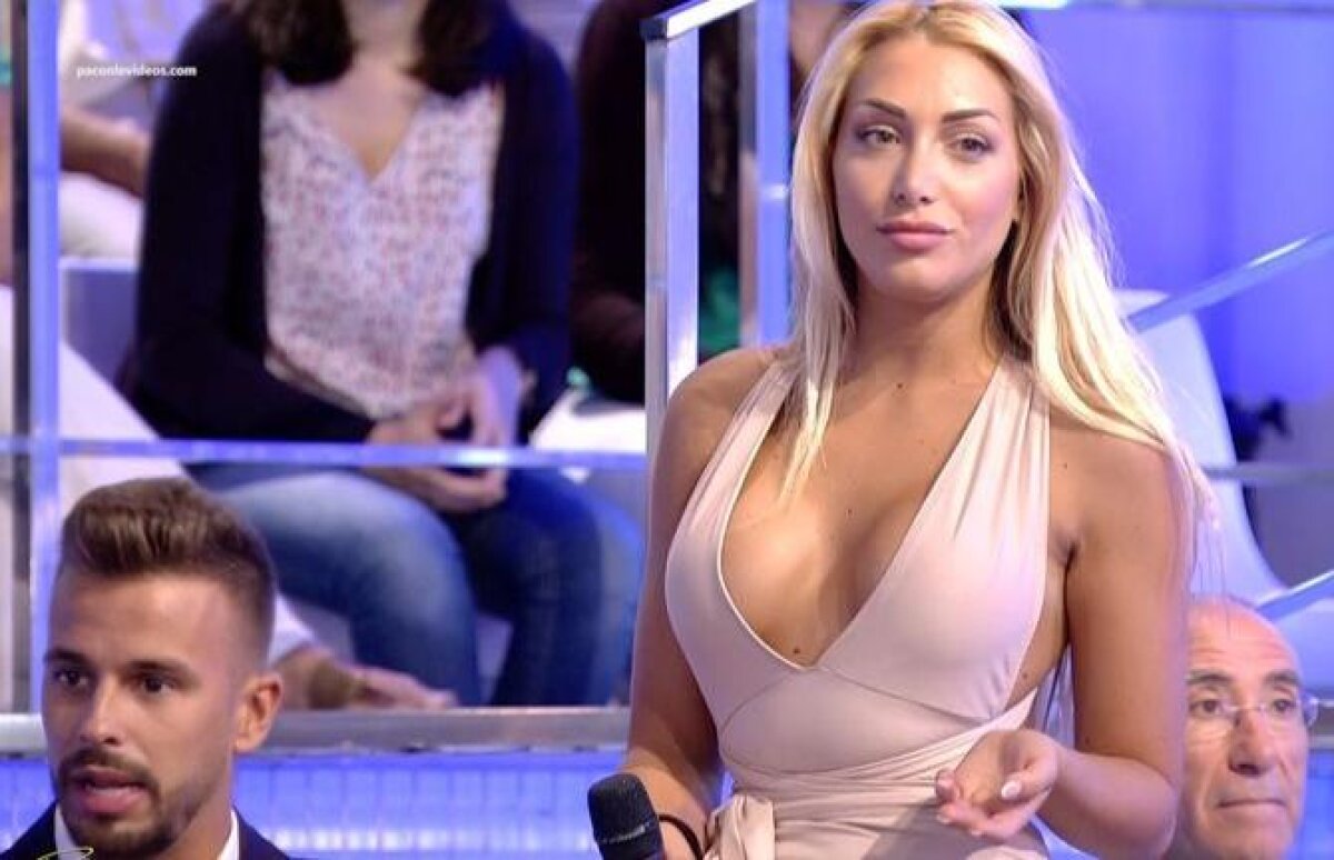 FOTO Ea e noua iubită a lui Ronaldo! Modelul italian a confirmat: "E tot ce am de zis" » Imagini hot cu noua blondă a vedetei lui Real Madrid