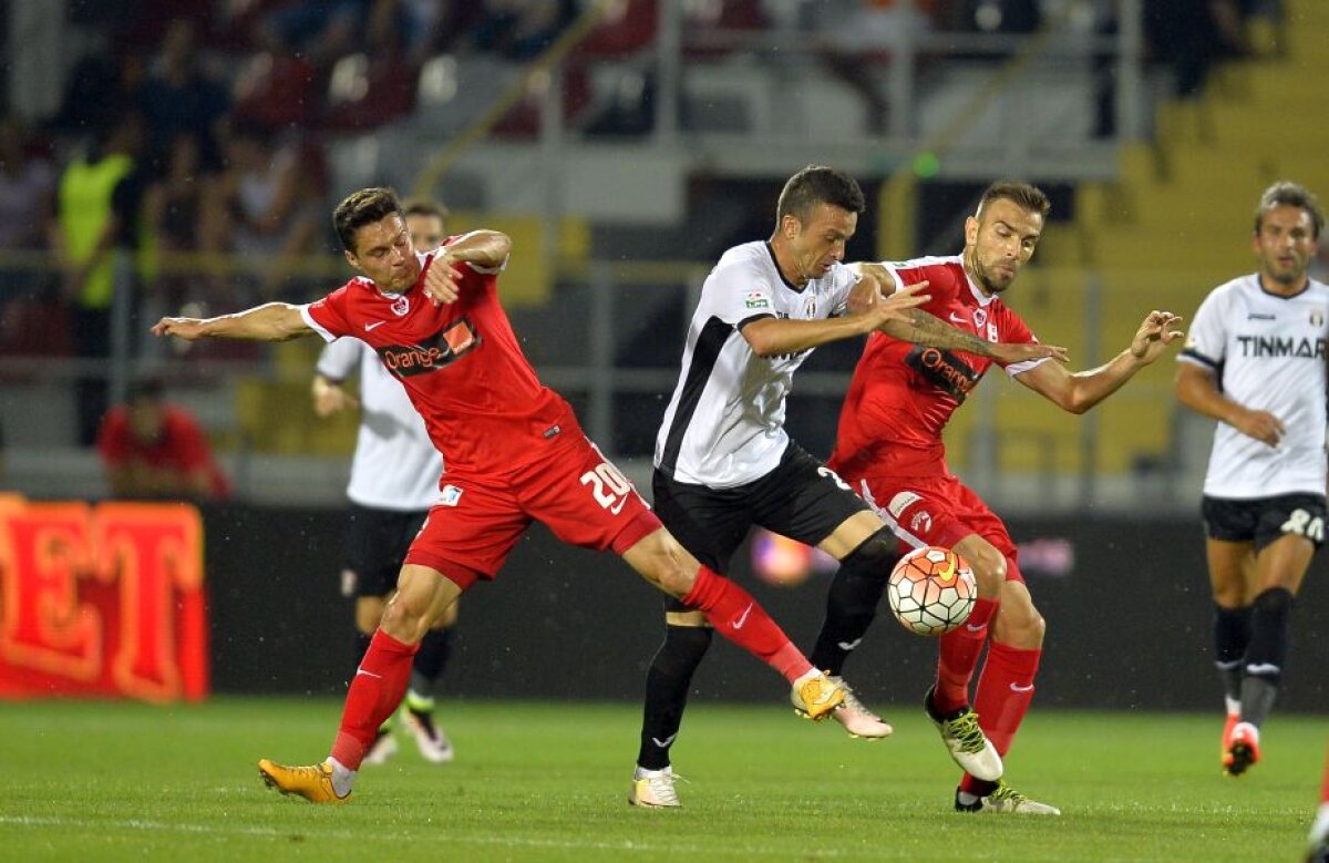 FOTO și VIDEO » Călcați de "Bizonul" lui Andone! Campioana, umilită de Dinamo pe teren propriu