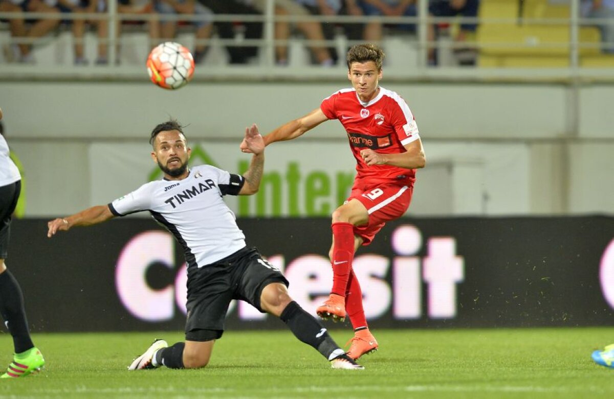 FOTO și VIDEO » Călcați de "Bizonul" lui Andone! Campioana, umilită de Dinamo pe teren propriu