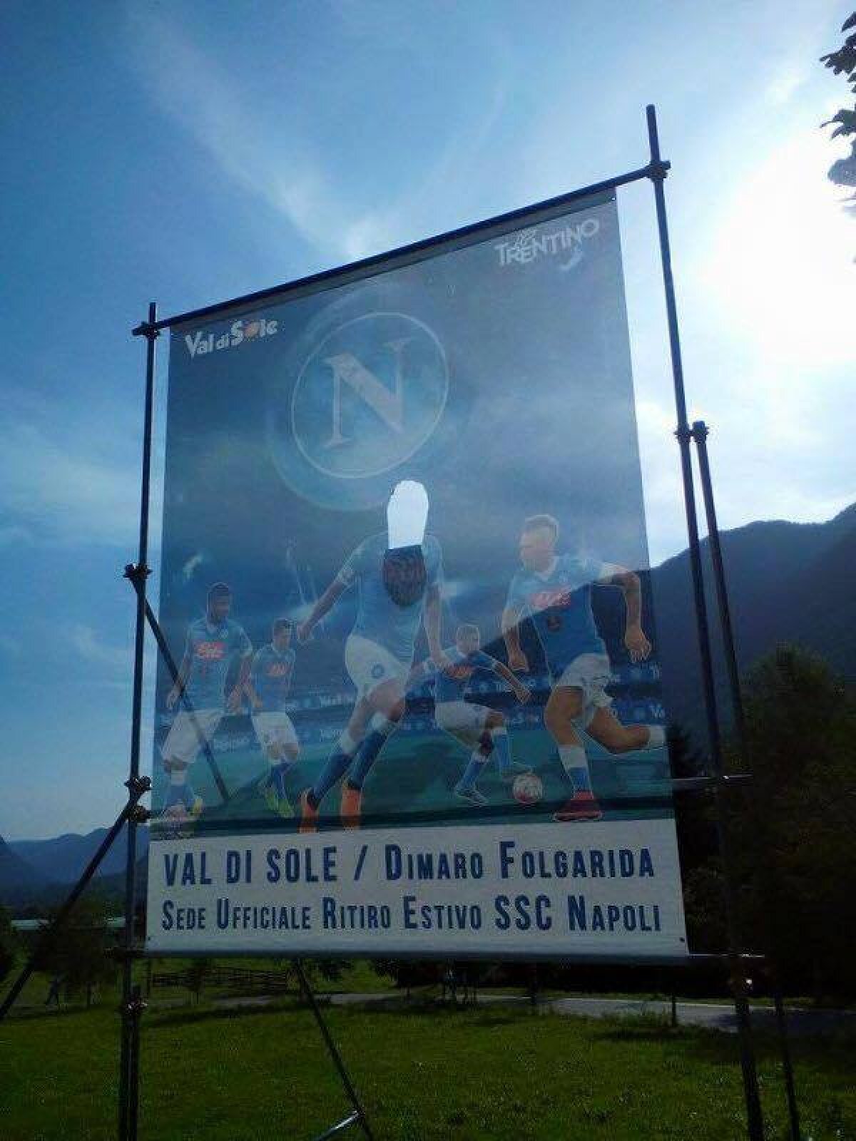 GALERIE FOTO Transferul lui Higuain la Juventus i-a înfuriat pe suporterii napolitani » Cele mai violente reacții + 6 trădători celebri din fotbal