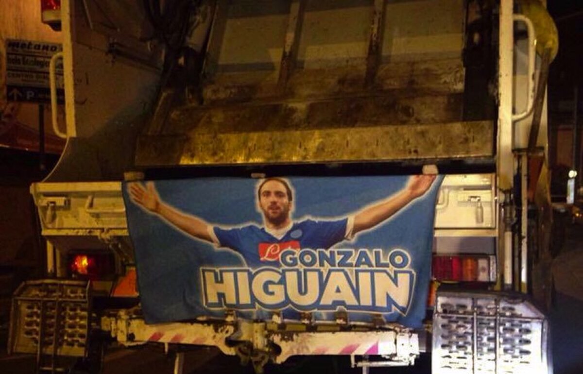 GALERIE FOTO Transferul lui Higuain la Juventus i-a înfuriat pe suporterii napolitani » Cele mai violente reacții + 6 trădători celebri din fotbal