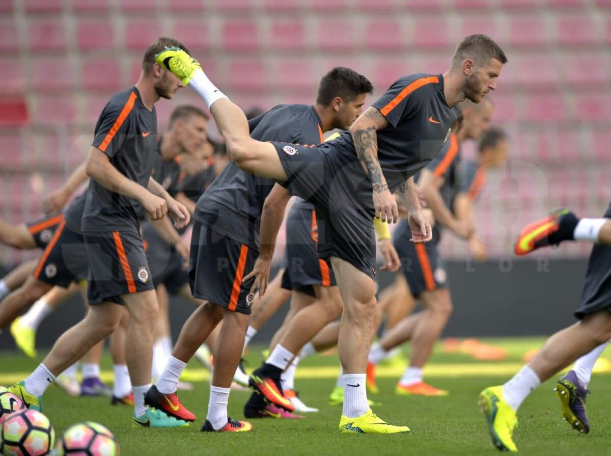 VIDEO+FOTO Sparta Praga a făcut antrenamentul oficial dinaintea meciului cu Steaua » Cehii, relaxați și cu zâmbetul pe buze