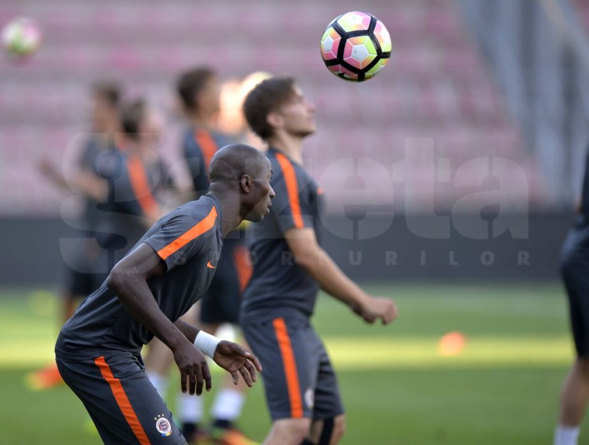 VIDEO+FOTO Sparta Praga a făcut antrenamentul oficial dinaintea meciului cu Steaua » Cehii, relaxați și cu zâmbetul pe buze