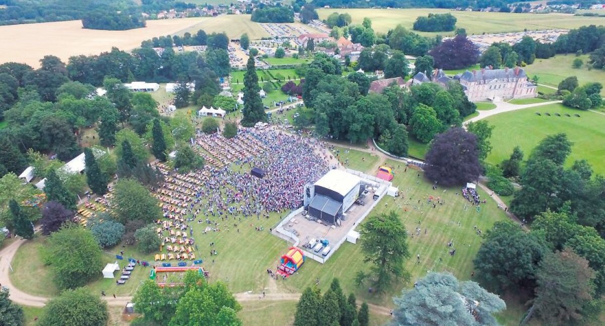 Picnic fără grătar » Marea comunitate Dacia din Franța își dă întâlnire în fiecare vară pentru a sărbători împreună această marcă