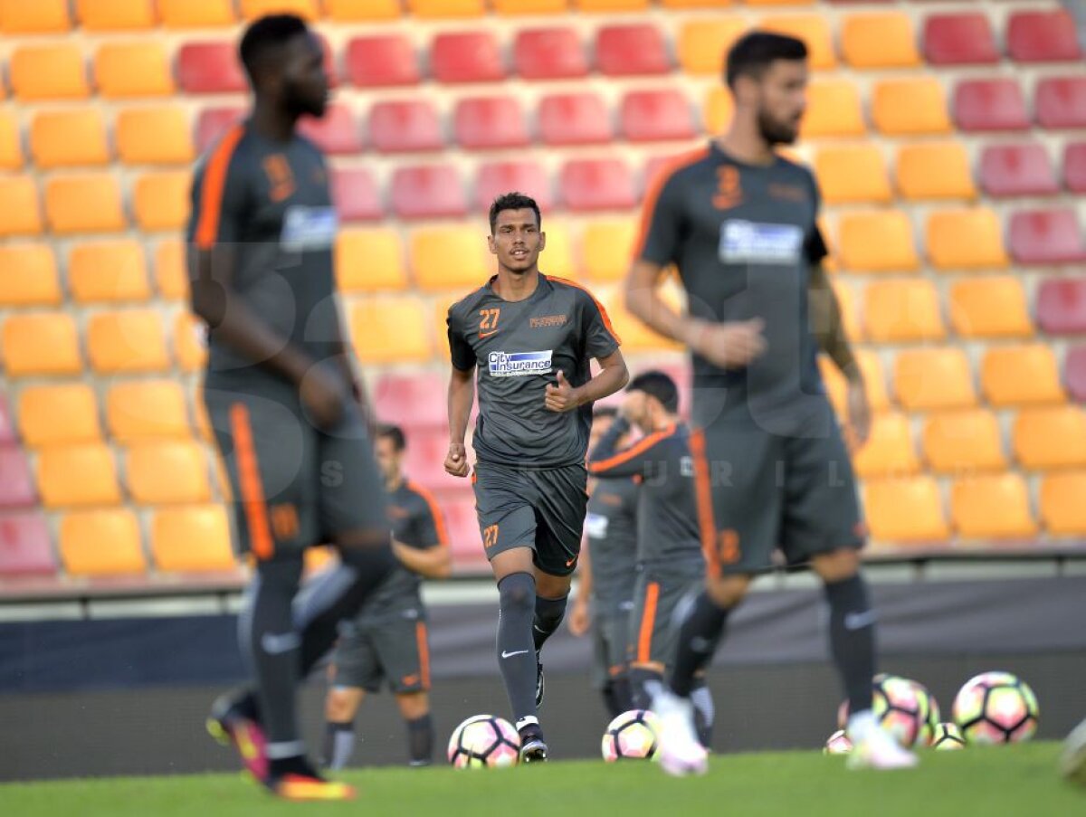 VIDEO+FOTO Steaua a făcut antrenamentul oficial înaintea meciului cu Sparta » Vlad Achim, printre cei mai activi jucători