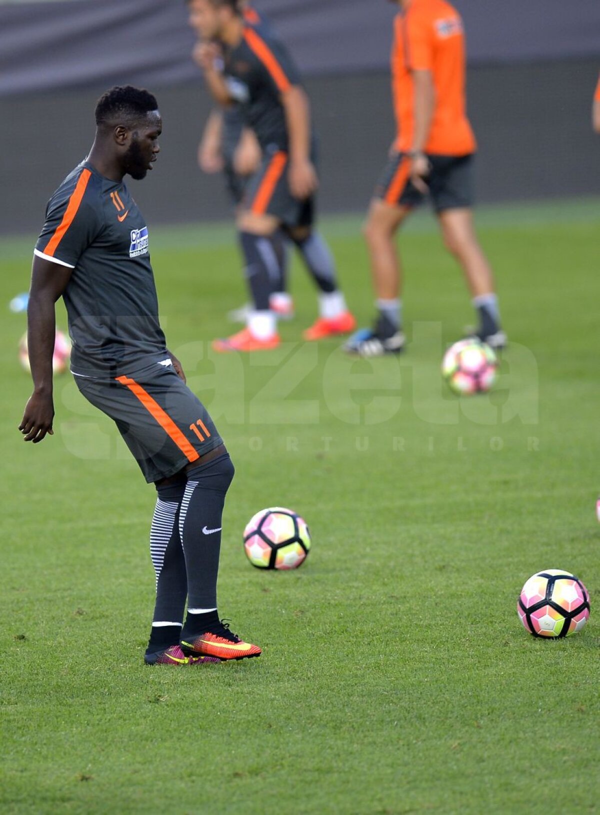 VIDEO+FOTO Steaua a făcut antrenamentul oficial înaintea meciului cu Sparta » Vlad Achim, printre cei mai activi jucători