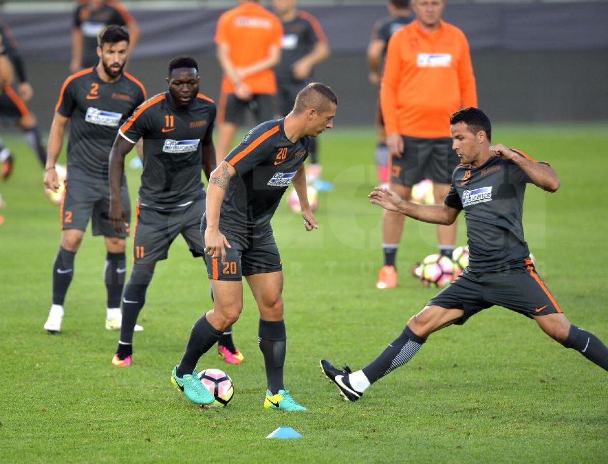 VIDEO+FOTO Steaua a făcut antrenamentul oficial înaintea meciului cu Sparta » Vlad Achim, printre cei mai activi jucători
