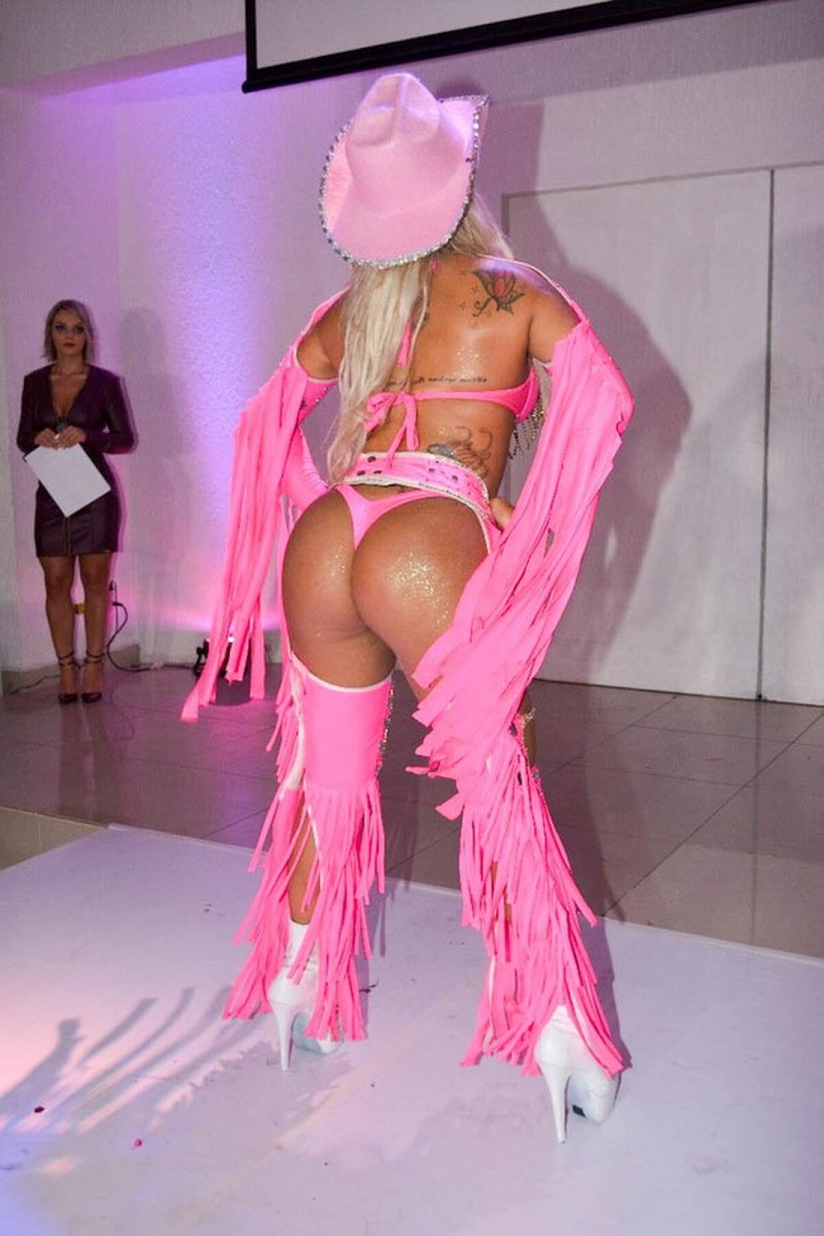 VIDEO & FOTO » Miss Bum Bum 2015 nu s-a putut abţine si a filmat o scenă porno