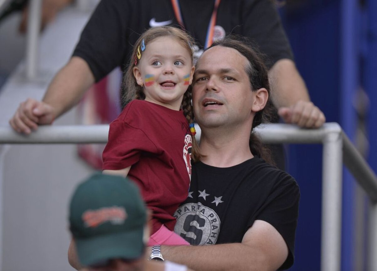 FOTO Praga nu iubeşte fotbalul » Stadionul lui Sparta a oferit o imagine dezolantă: dacă nu e hochei, cehii nu prea sunt interesaţi