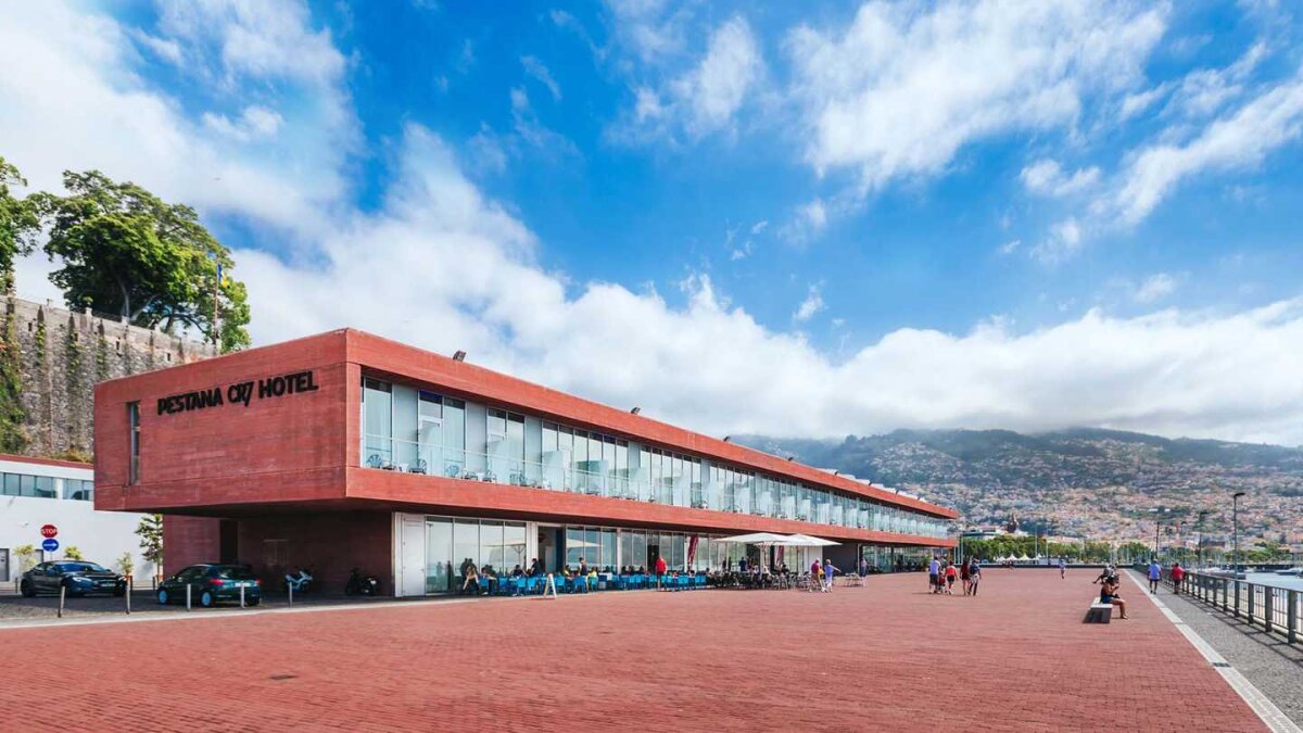 GALERIE FOTO Superimagini din hotelul lui CR7! Cât costă cea mai ieftină cameră și cât trebuie să dai pentru LUX absolut