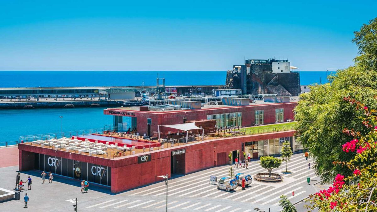 GALERIE FOTO Superimagini din hotelul lui CR7! Cât costă cea mai ieftină cameră și cât trebuie să dai pentru LUX absolut