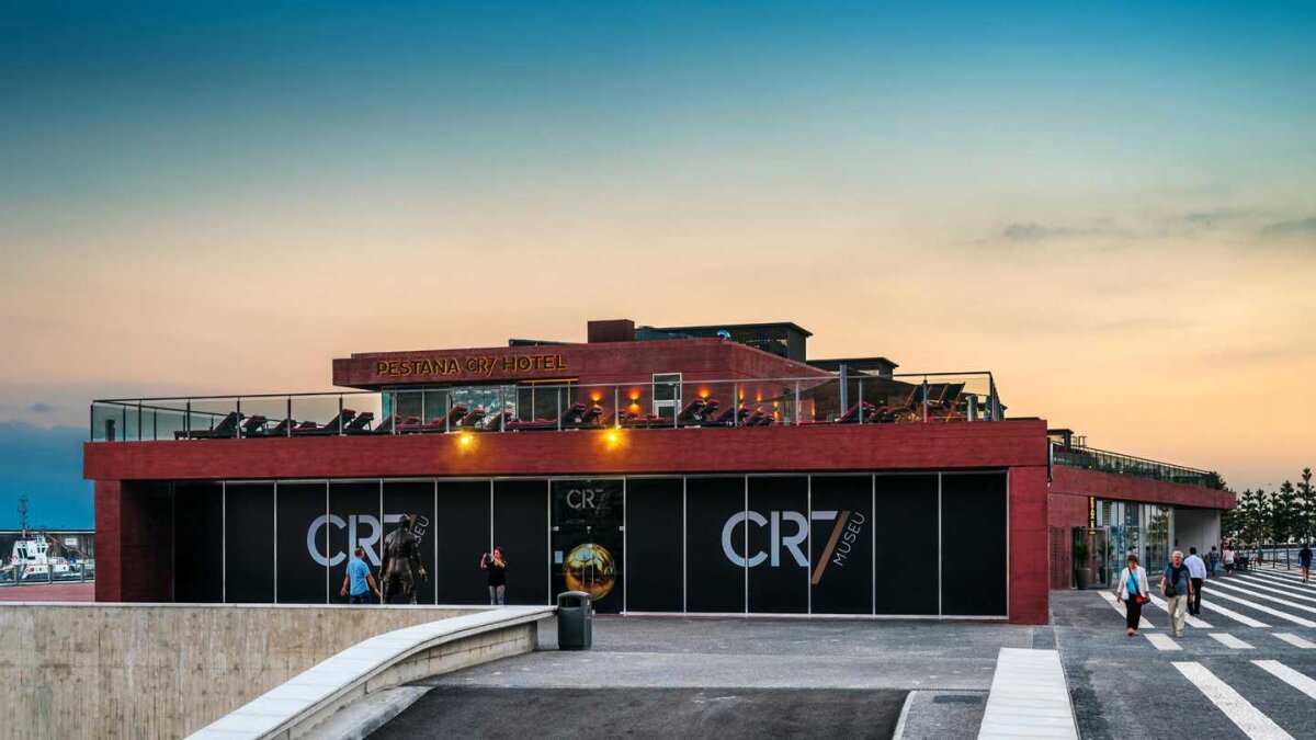 GALERIE FOTO Superimagini din hotelul lui CR7! Cât costă cea mai ieftină cameră și cât trebuie să dai pentru LUX absolut