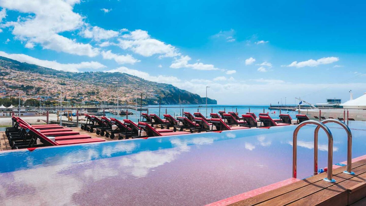 GALERIE FOTO Superimagini din hotelul lui CR7! Cât costă cea mai ieftină cameră și cât trebuie să dai pentru LUX absolut