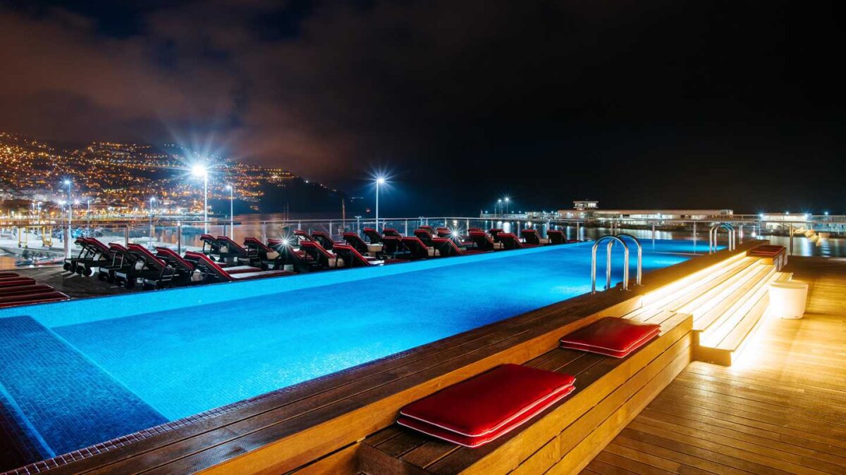 GALERIE FOTO Superimagini din hotelul lui CR7! Cât costă cea mai ieftină cameră și cât trebuie să dai pentru LUX absolut