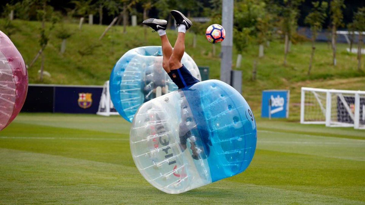 FOTO + VIDEO Distracție la antrenamentele Barcelonei » Ce metodă inedită de pregătire au folosit catalanii și cum s-a distrat Luis Suarez