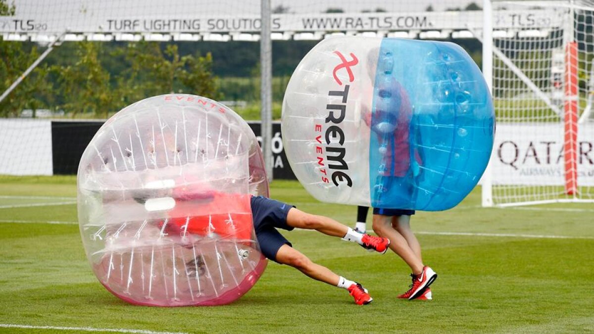 FOTO + VIDEO Distracție la antrenamentele Barcelonei » Ce metodă inedită de pregătire au folosit catalanii și cum s-a distrat Luis Suarez