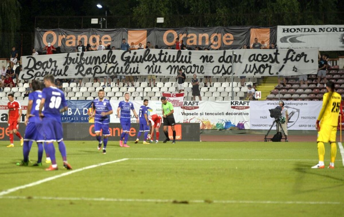 FOTO Imaginea serii vine din "Groapă" » Rapidiștii și-au plâns echipa în tribunele marii rivale