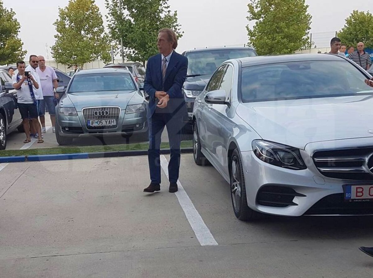 FOTO Christoph Daum și noul transfer al Stelei privesc din tribună meciul roș-albaștrilor cu Viitorul » Cum se evită bișnița la Ovidiu