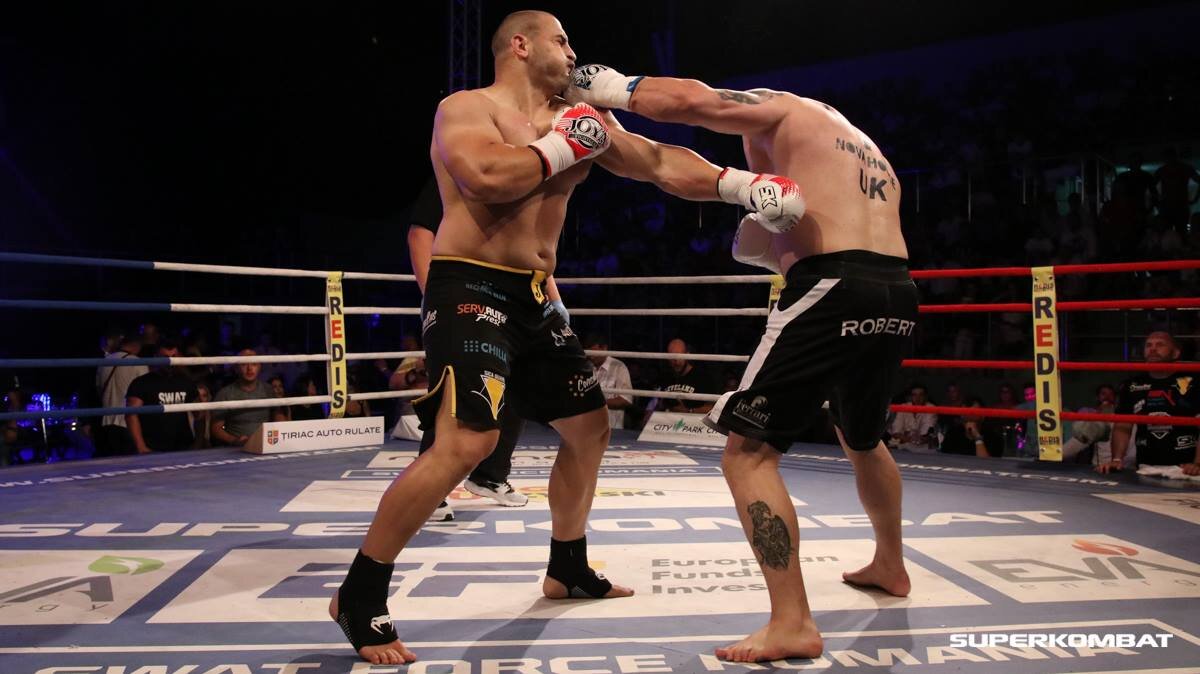 FOTO Spectacol total în gala Superkombat de la Mamaia! Toate rezultatele sunt aici 