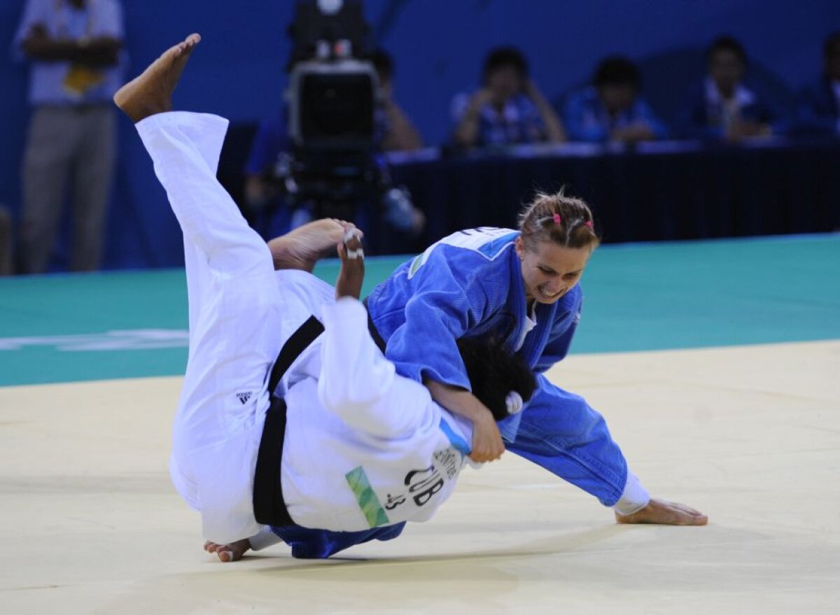 Noi toți suntem Team România » Episodul 6: Sâmbăta de aur » Alina Dumitru a cucerit în 2008, la Beijing, primul, și deocamdată singurul, titlul olimpic al judoului românesc