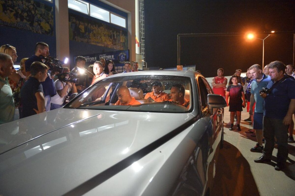 GALERIE FOTO Reghe, lux și opulență! Tehnicianul vicecampioanei a plecat separat de echipă de la Constanța, în interiorul unui Rolls Royce Ghost de 350.000 de euro! 