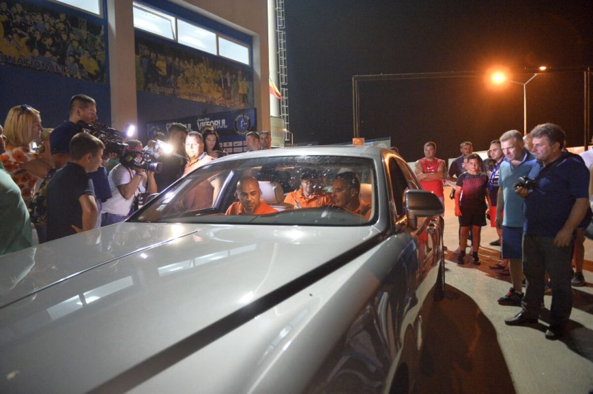 GALERIE FOTO Reghe, lux și opulență! Tehnicianul vicecampioanei a plecat separat de echipă de la Constanța, în interiorul unui Rolls Royce Ghost de 350.000 de euro! 