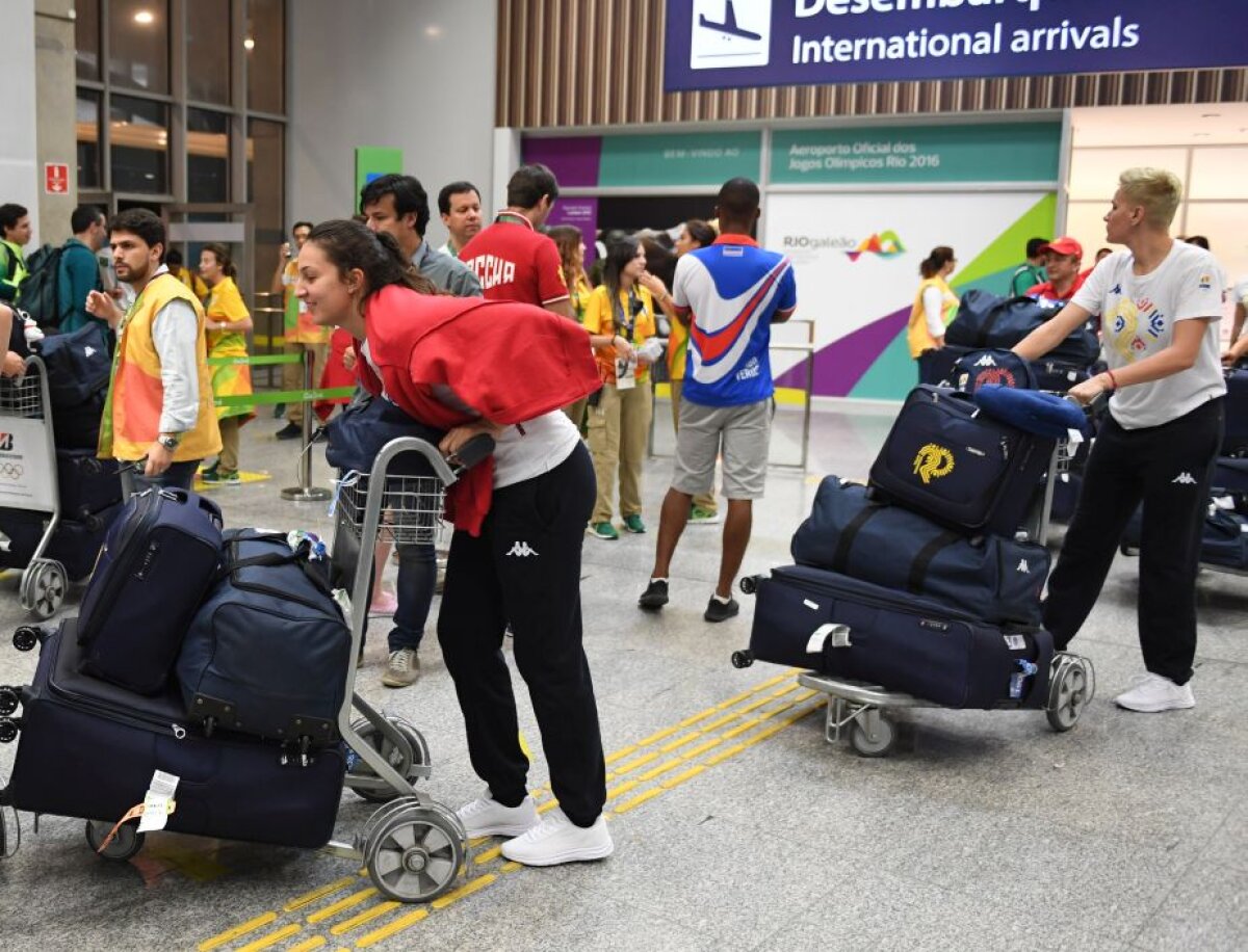 GALERIE FOTO Corespondență GSP din Rio »  Ce s-a văzut și ce nu s-a văzut la sosirea celei mai mari părți a delegației României la Rio » Declarații și culise