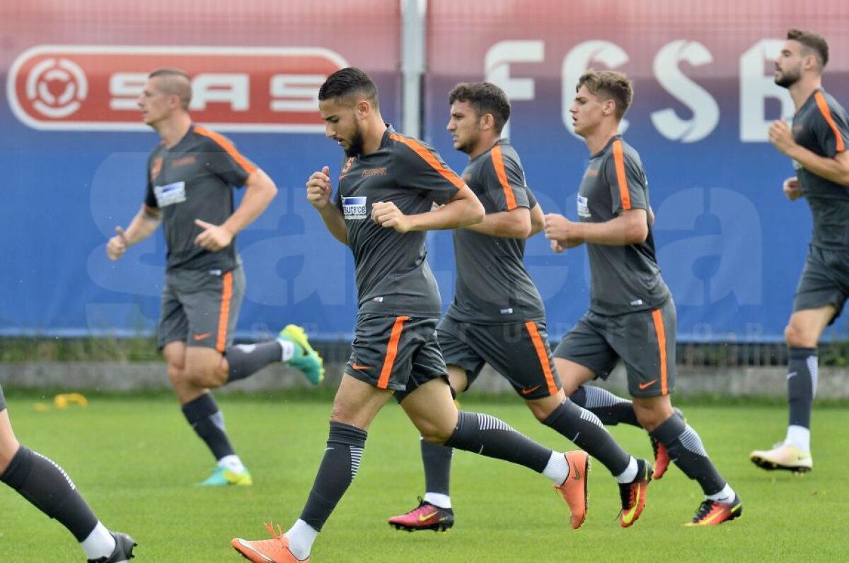 GALERIE FOTO Antrenamentul Stelei de dinaintea meciului cu Sparta Praga » Primele imagini cu noul transfer al roș-albaștrilor sub comanda lui Reghe