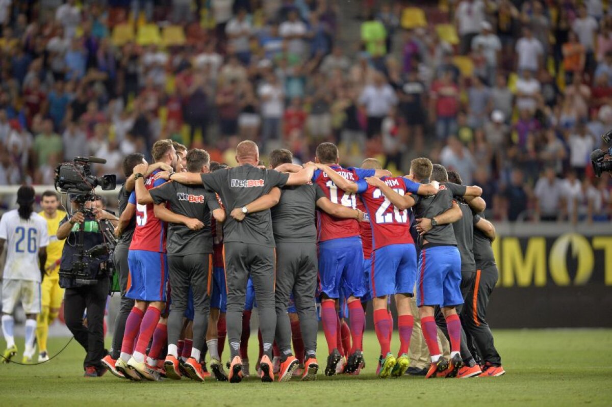 FOTO Luat pe sus! Cum au sărbătorit steliștii calificarea în play-off-ul CL » Muniru l-a luat la pachet pe Stanciu :)
