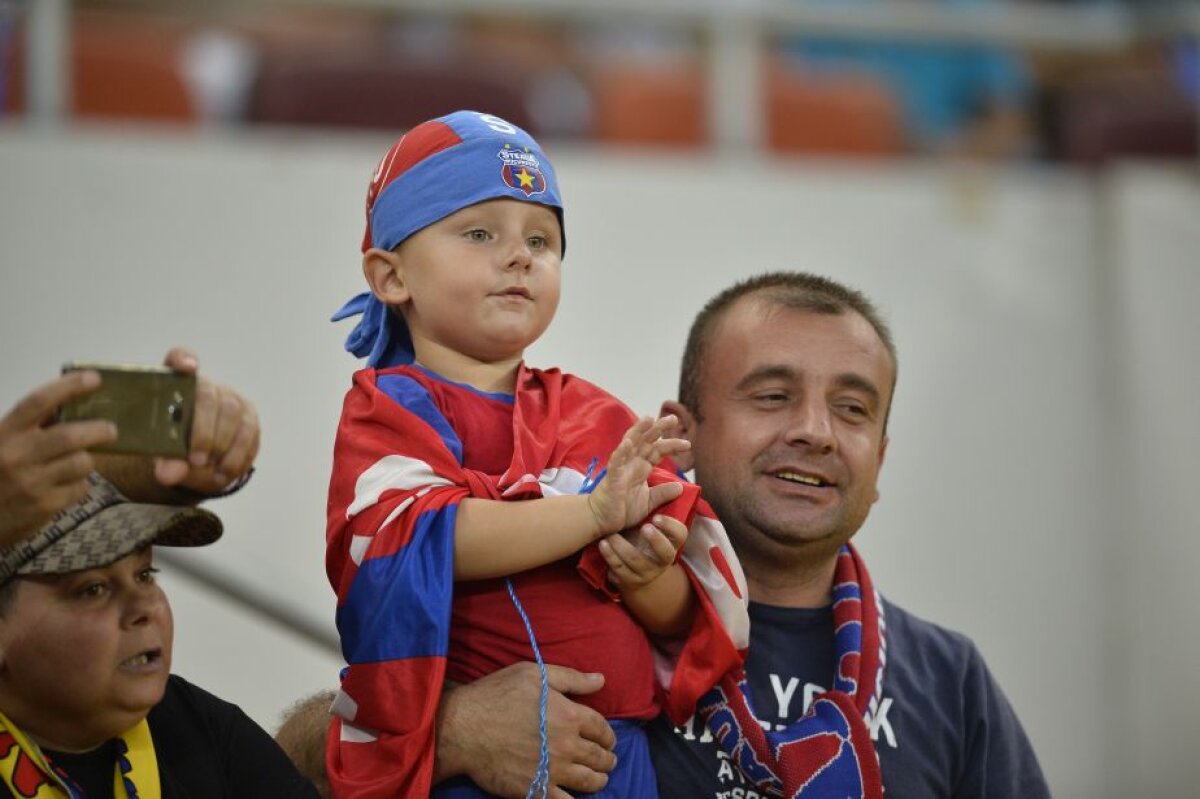 FOTO În ciuda lui Talpan » 40.000 de stelişti au creat aseară o atmosferă de UCLr și au dat un răspuns și oamenilor din MApN care susțin că actuala echipă nu e Steaua