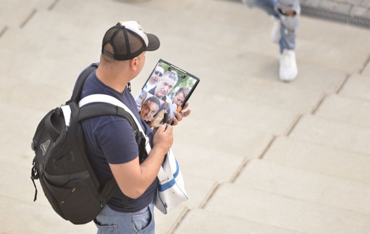 FOTO În ciuda lui Talpan » 40.000 de stelişti au creat aseară o atmosferă de UCLr și au dat un răspuns și oamenilor din MApN care susțin că actuala echipă nu e Steaua