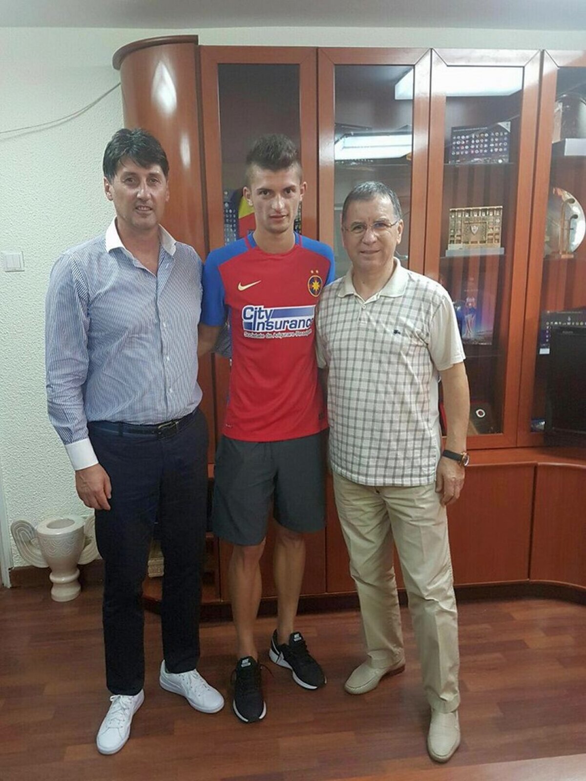 VIDEO+FOTO OFICIAL » Florin Tănase a semnat azi cu Steaua! Prima reacție a fotbalistului + Ce număr va purta
