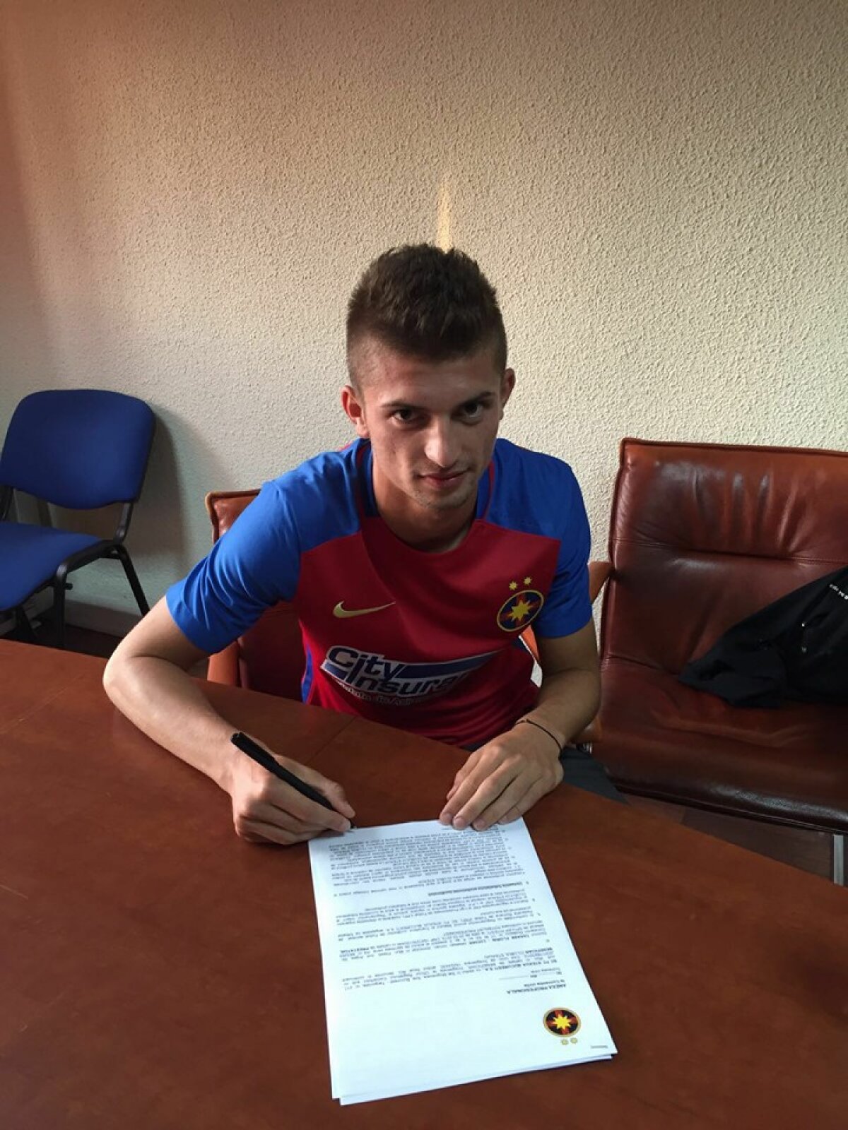 VIDEO+FOTO OFICIAL » Florin Tănase a semnat azi cu Steaua! Prima reacție a fotbalistului + Ce număr va purta